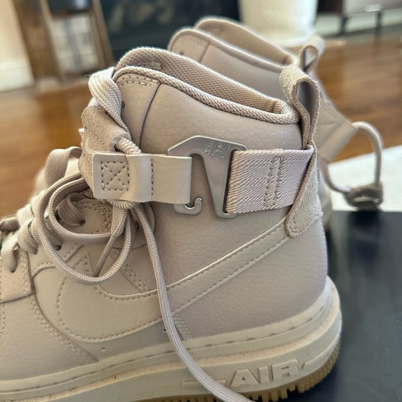 Size 7 Nike Women’s AF1 HI UT 2.0 - Picture 4 of 8